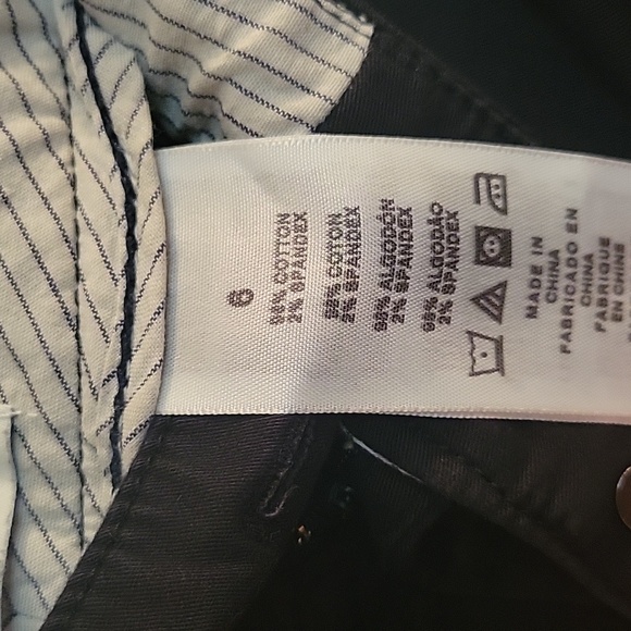 Dockers Women's Black Shorts 6 - Picture 4 of 6